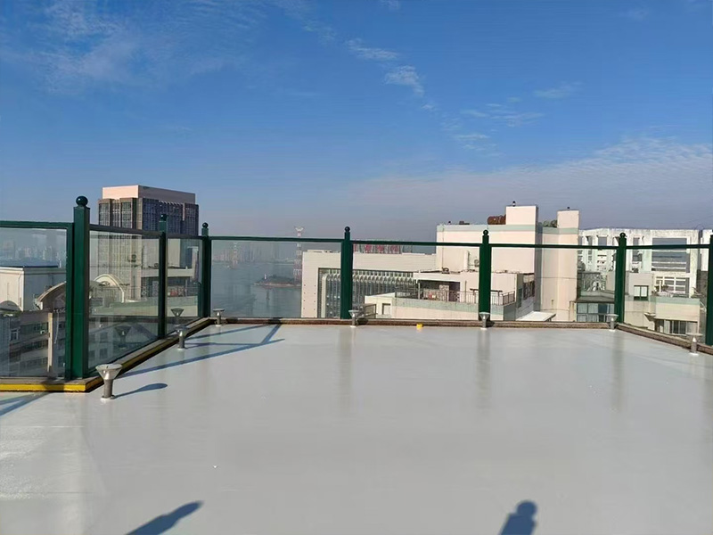 Construcción de la renovación impermeable: aplicación de recubrimiento protector de poliurea de spray